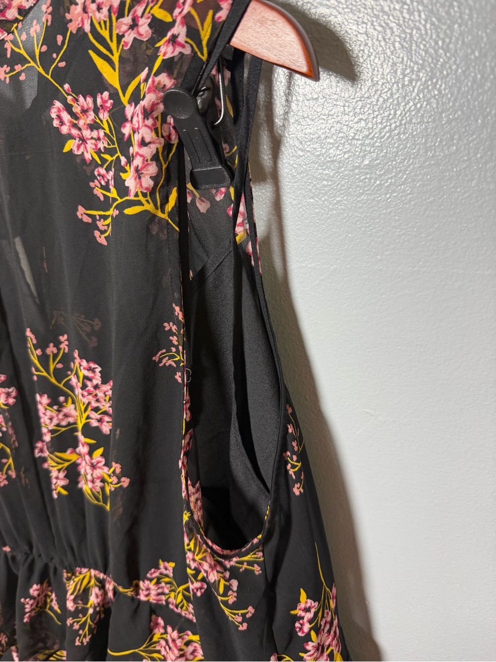 Who What Wear Black Floral Midi Dress with Tie-Neck - Picture 7 of 13